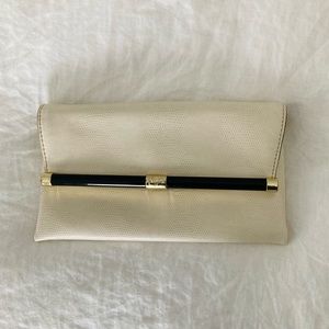 DVF 🤍 white clutch